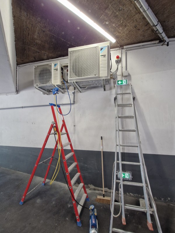 Installation de 2 climatisations Daikin (Hertz gare Strasbourg) 